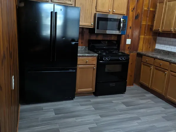 2230 S 11th St, Saint Joseph, MO 64503