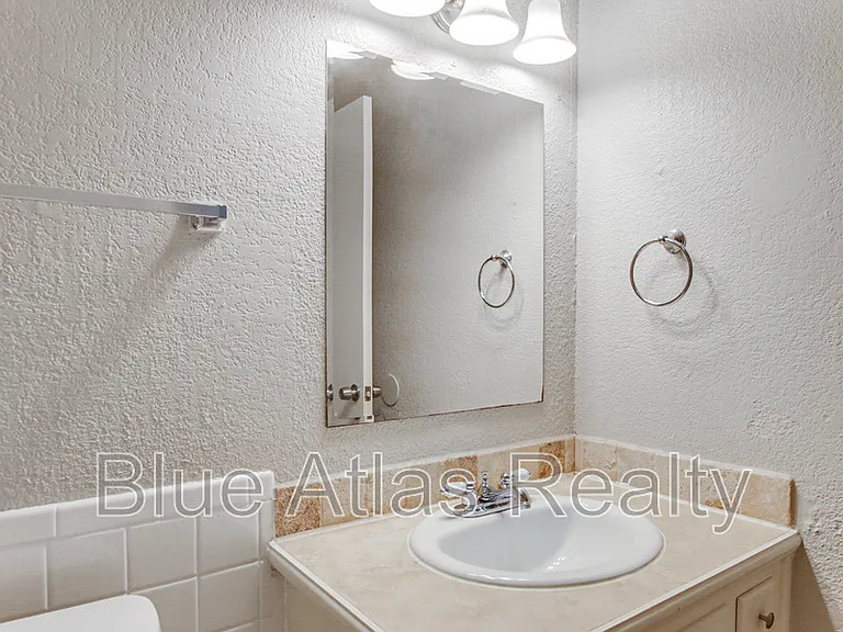 5352 Wonder Dr — Photo 10