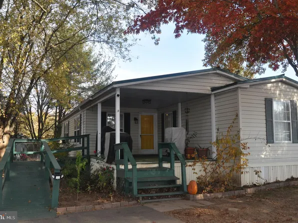 9 Midland Dr, Millersburg, PA 17061