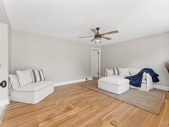 5th image of 225 Wainwright Ave