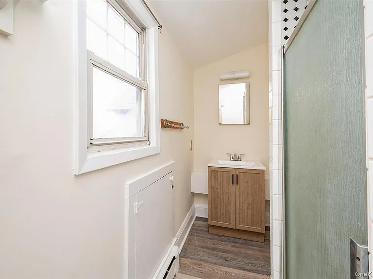 36 Tyler Ave — Photo 9