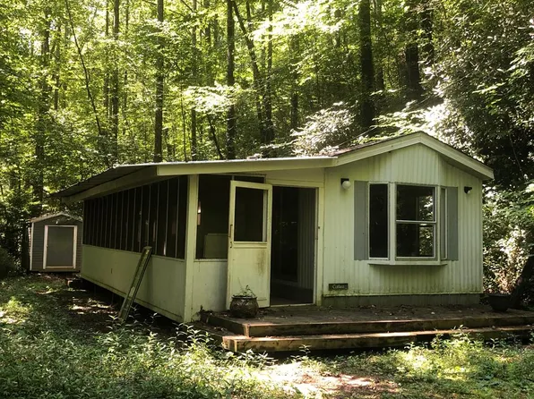 31 Armour Rd, Whittier, NC 28789