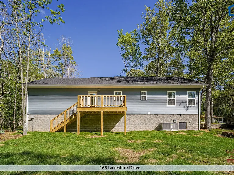 165 Lakeshire Dr — Photo 2
