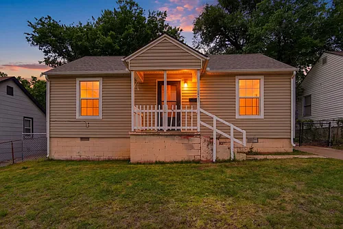 1305 Bellevidere Dr Photo 1
