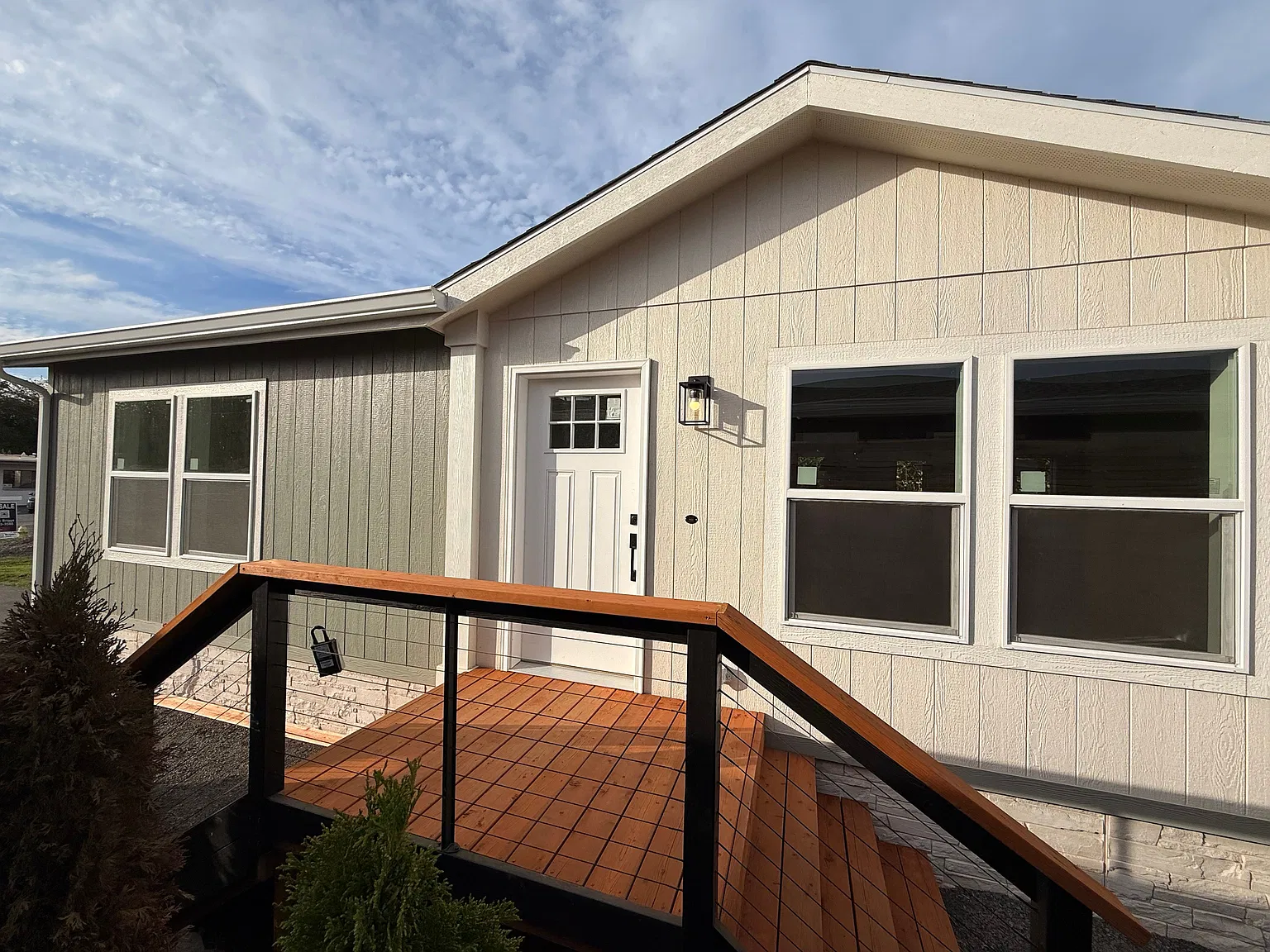 Brand-New 4 Bedroom Riverfront Home — Photo 2