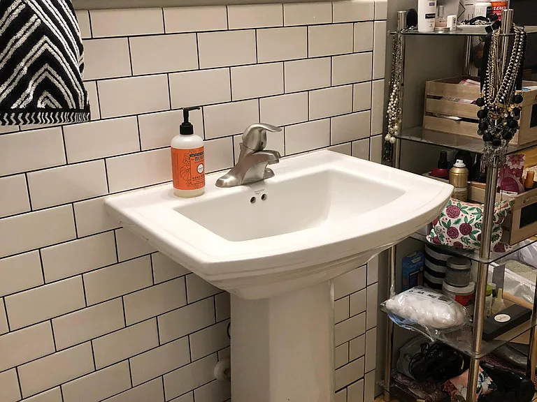 209 E Broadway St #5 — Photo 10
