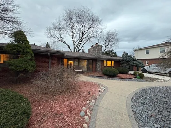 15865 Crescent Ave, Allen Park, MI 48101