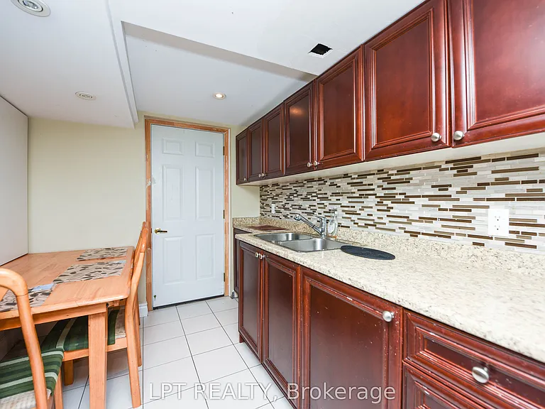 93 Templehill Rd #B — Photo 2