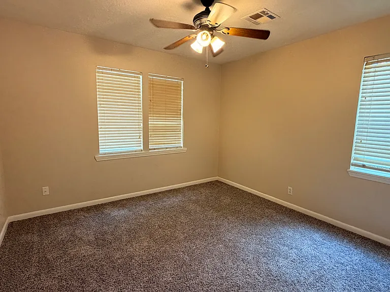 1313 E Edwards St — Photo 10