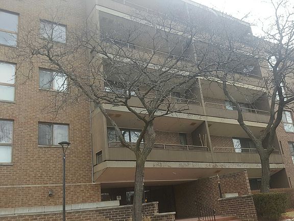3rd image of 5 E Carriageway Dr APT 409