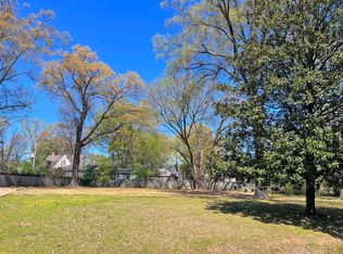 4948 Roane Rd, Memphis, TN 38117