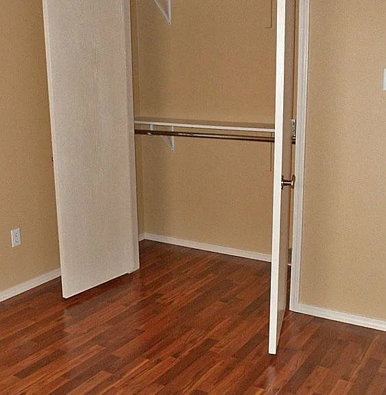 1702 Eastgate Cir — Photo 25