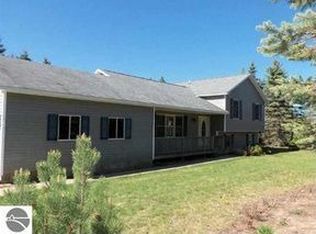 18861 Whisperwood Ct, Lake Ann, MI 49650