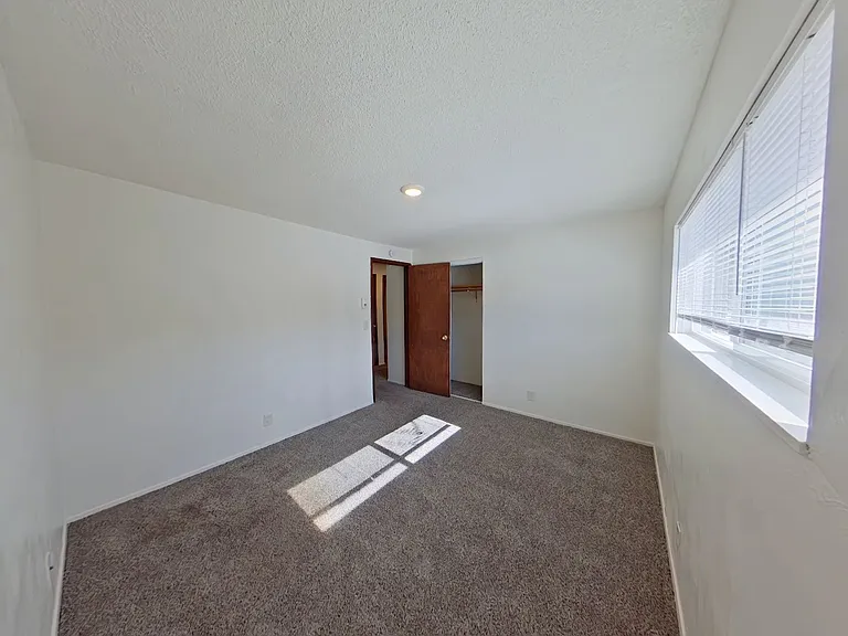 710 E 15th Aly — Photo 14