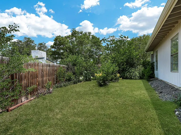 35 Storeywood Dr — Photo 26