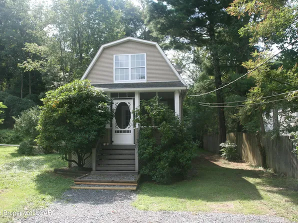 53 Center St, Harveys Lake, PA 18618