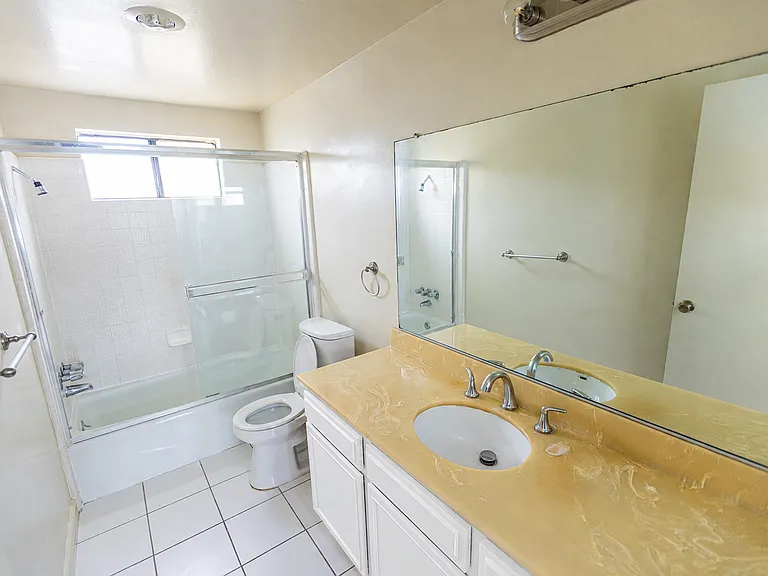 1327 W 9th St #4 — Photo 15