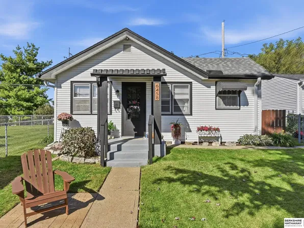 6458 Pierce St, Omaha, NE 68106