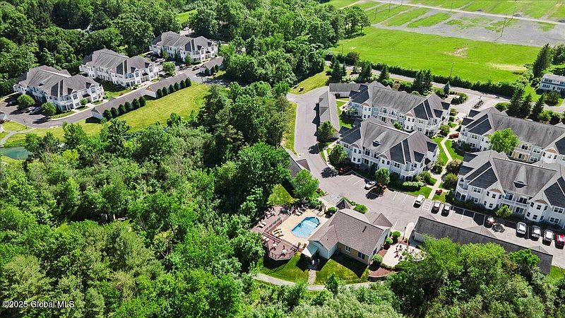 4th image of 802 Heather Lane
