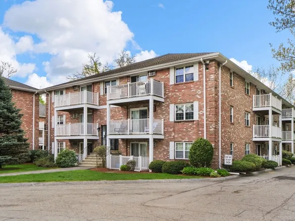 10 Karen Cir APT 14, Billerica, MA 01821