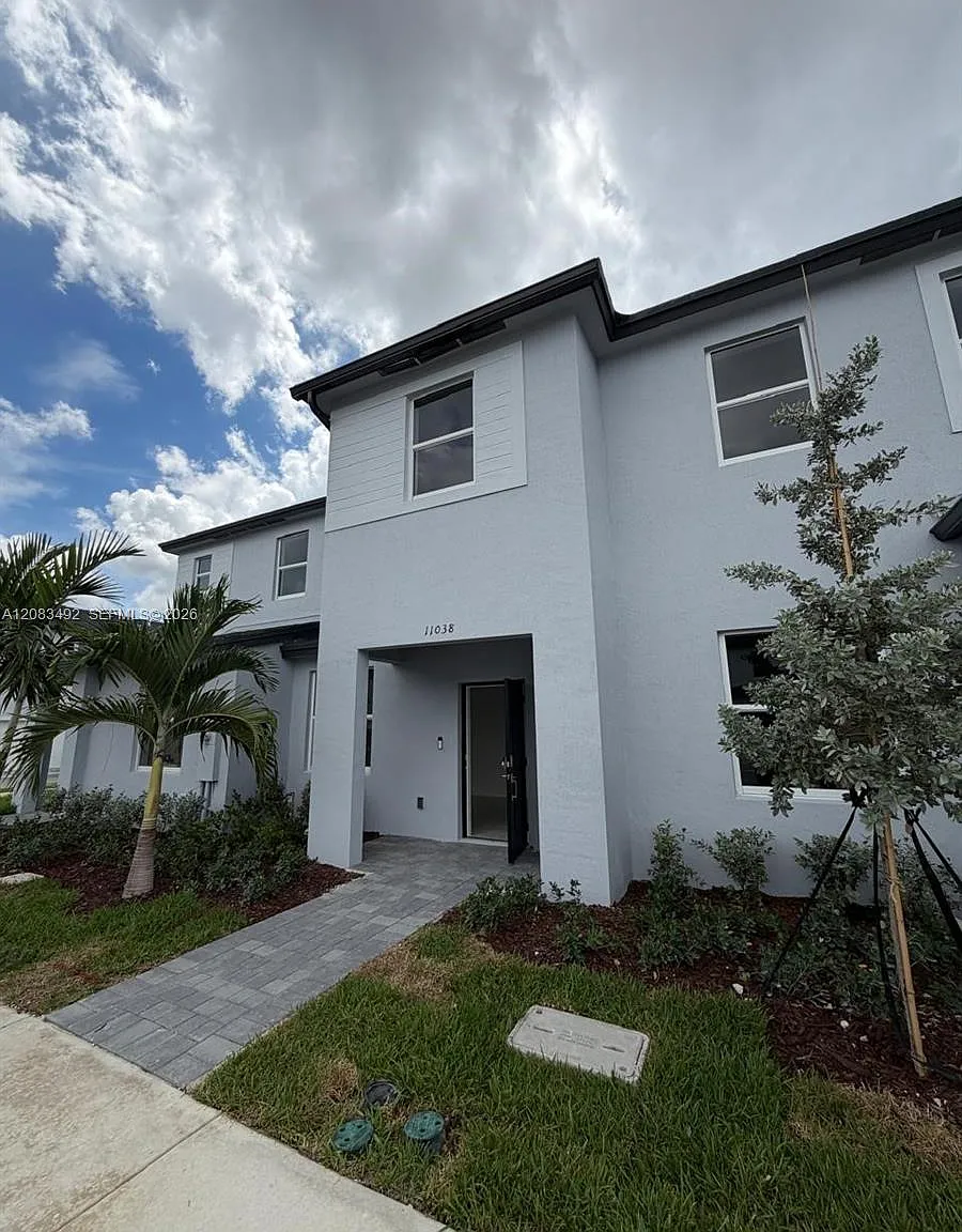 3 bed, 2.5 bath, 1414 sqft, $2,850 — Photo 2