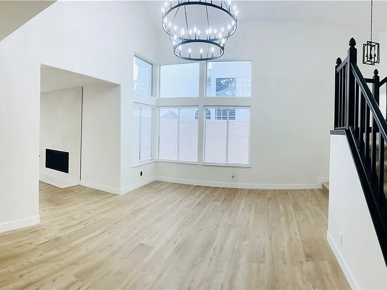 7837 Millhopper Ave — Photo 4