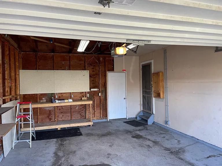 Bay Heights Cir — Photo 34