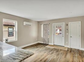 22 Maplewood Ave