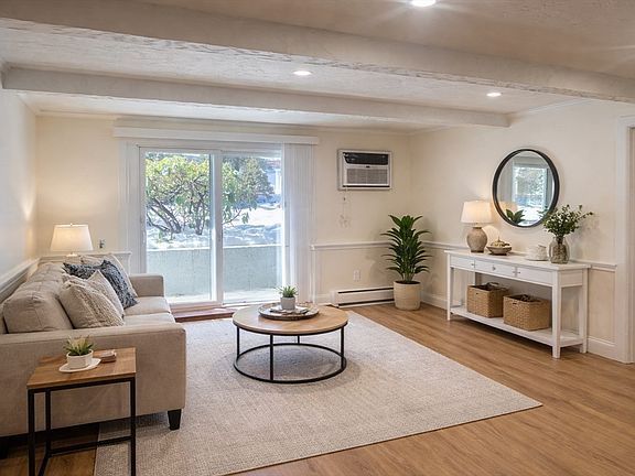 4th image of 80 Walnut St Unit 403