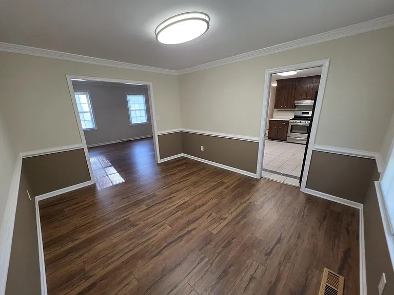 212 Stratford Dr — Photo 17