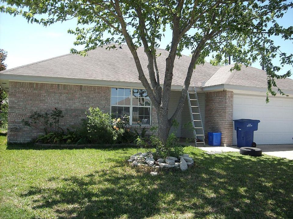 1st image of 203 Pinto Dr