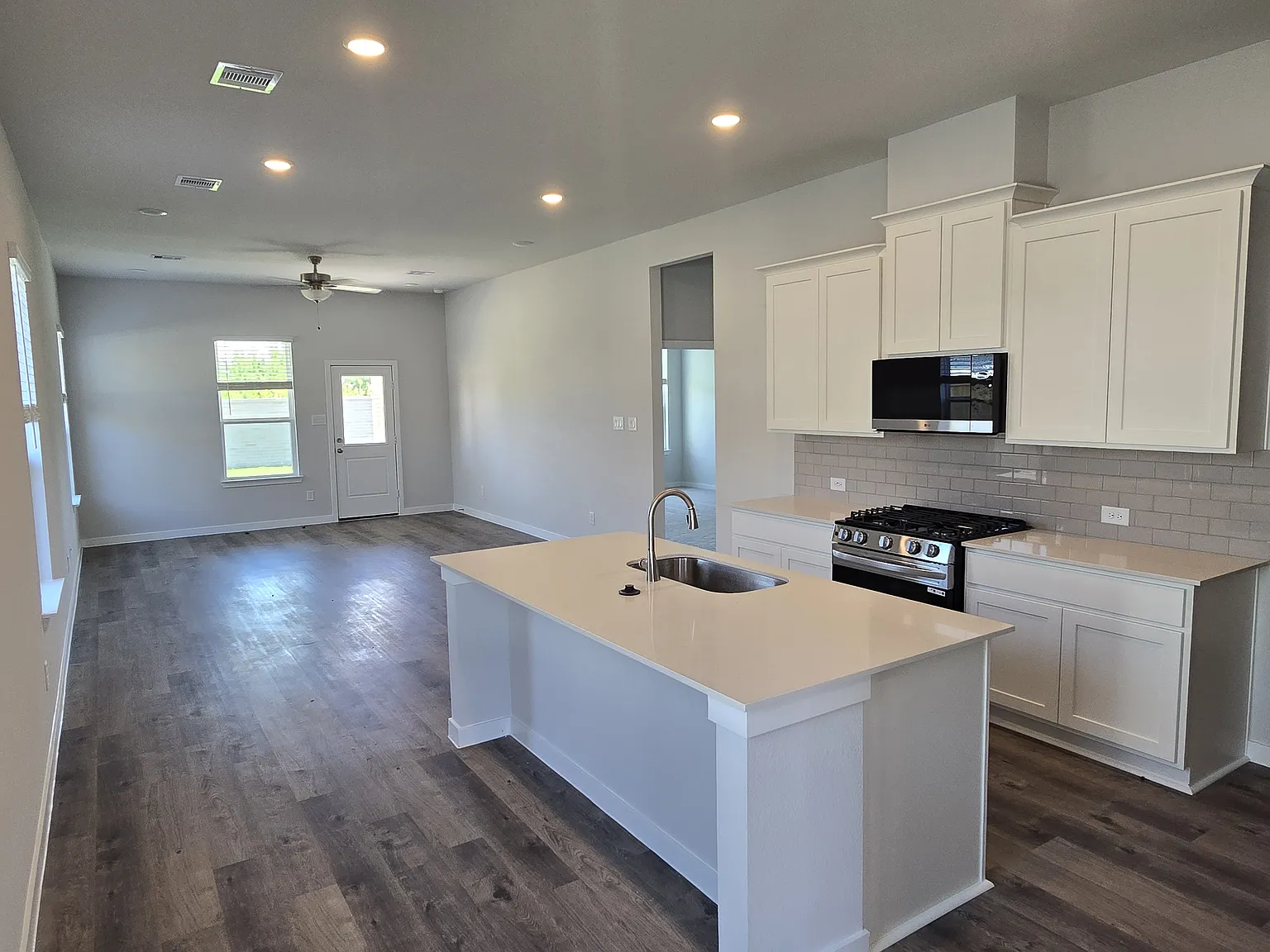 4 bed, 2.5 bath, 2178 sqft, $2,850 — Photo 2