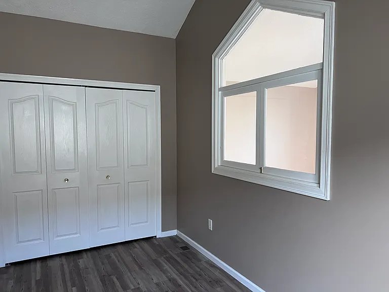 1800 Stone Manor Cir — Photo 3