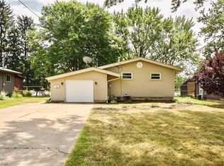 918 Valley Dr NW, North Canton, OH 44720