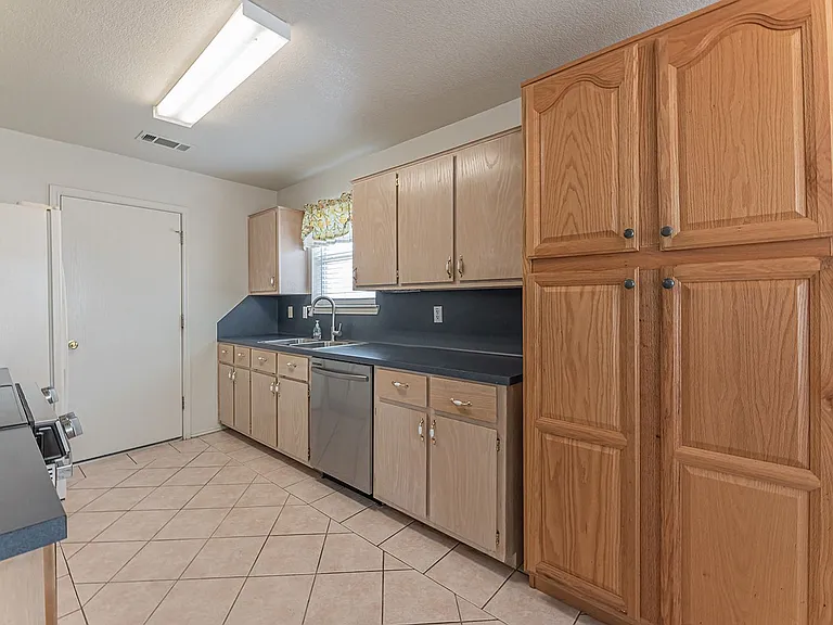 4409 Bowles Dr — Photo 21