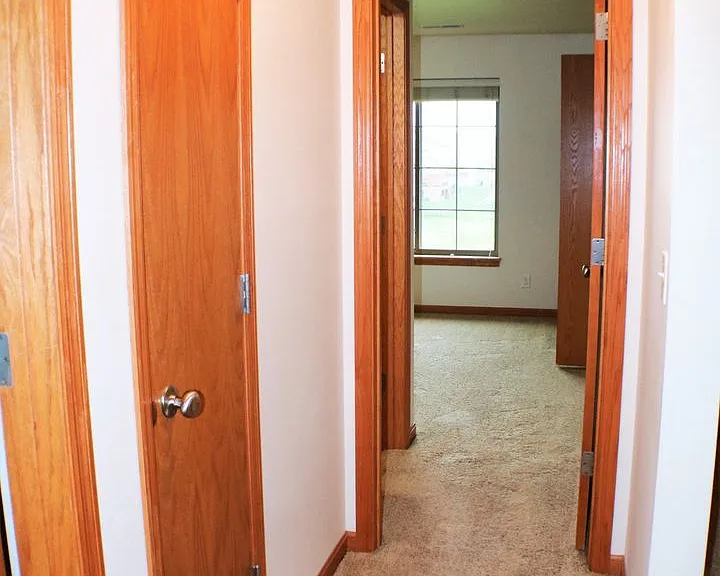 545 Pond View Drive — Photo 28