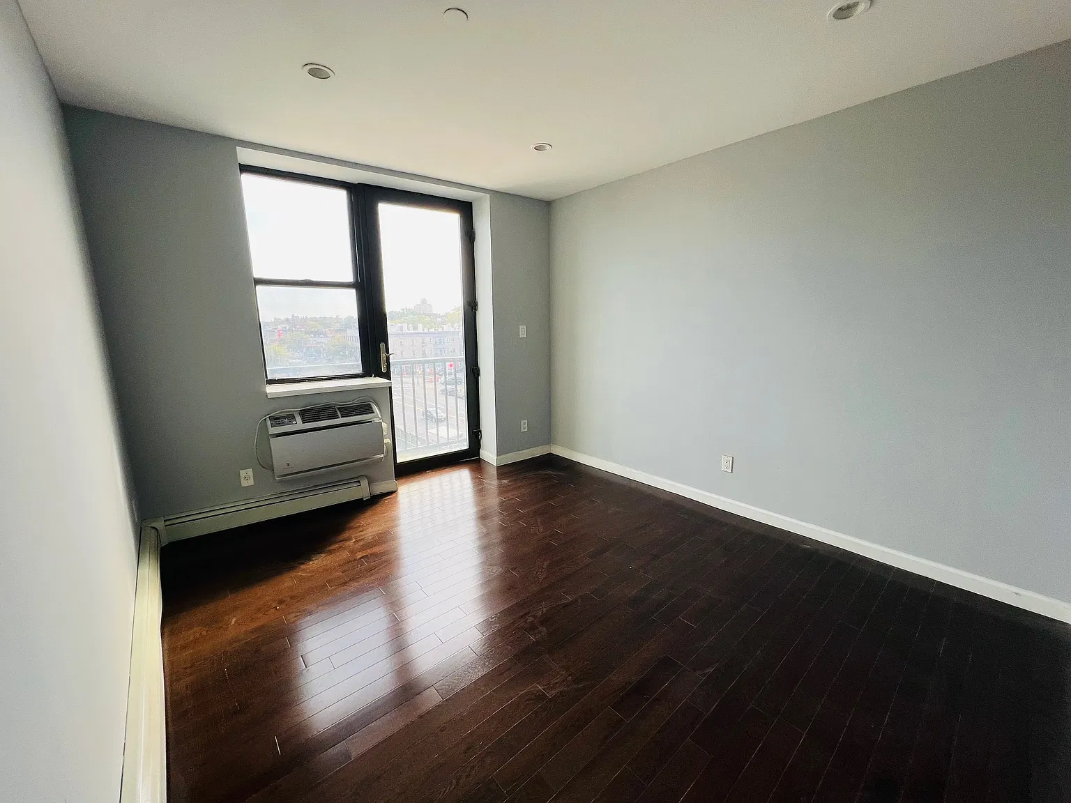 45 Hinckley Place — Photo 2