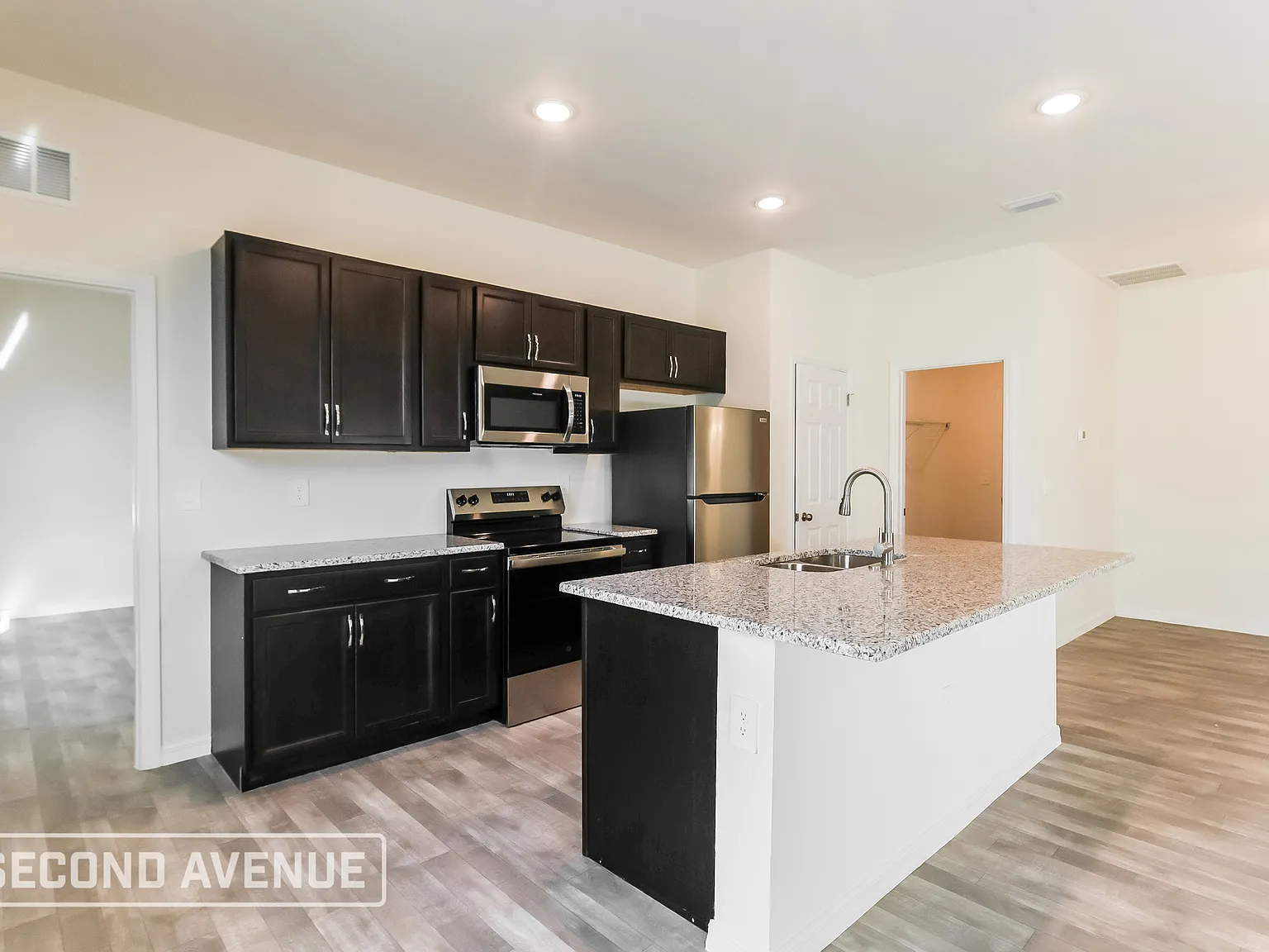 4 bed, 2.0 bath, 1760 sqft, $1,999 — Photo 2