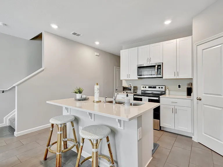 345 SE Angler Dr — Photo 8