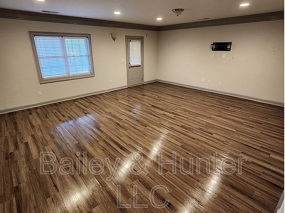 5th image of 3365 Regent Pl SW