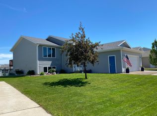 2514 10th Ave SE, Mandan, ND 58554