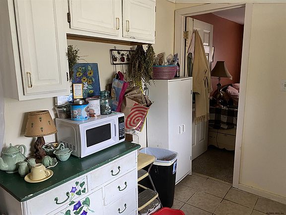 4th image of 5-18 Barton Pl