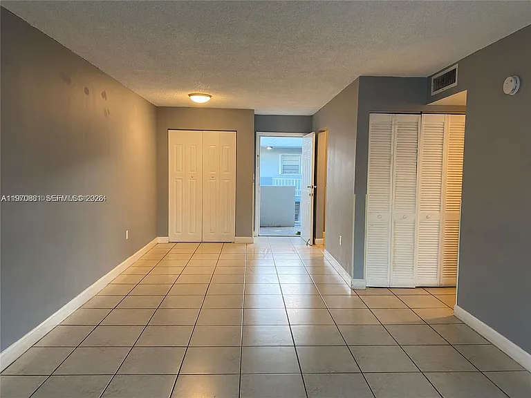 1735 W 60th St #M301 — Photo 9