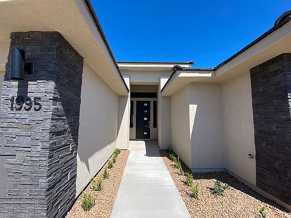 4th image of 1955 E Mountain Vista Pl