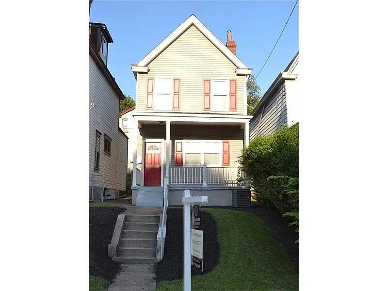633 Chess St photo 1