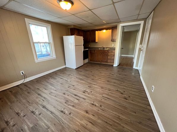 16 Western Ave APT 2