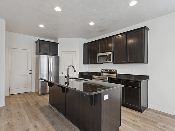 3rd image of 288 W Willow Creek Dr