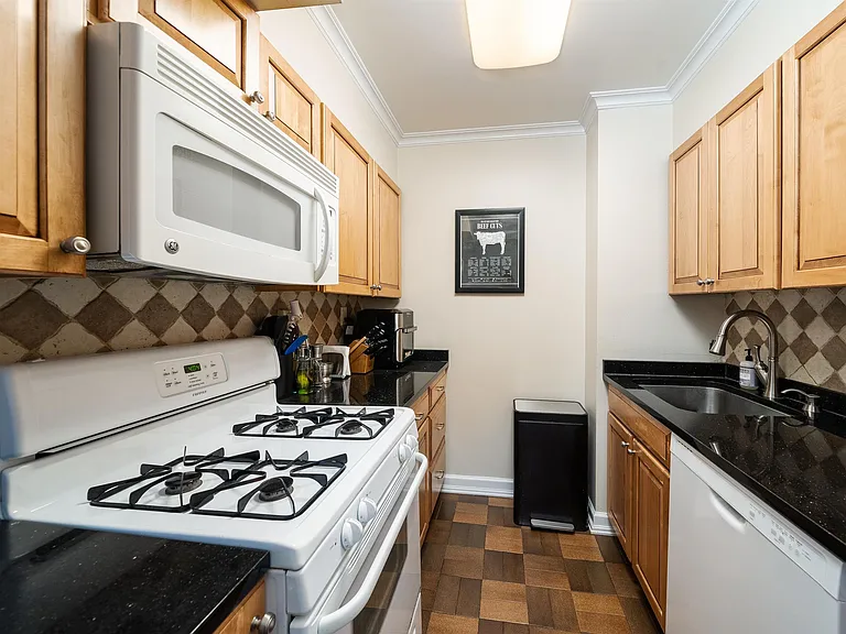 6050 Boulevard East #6D — Photo 9