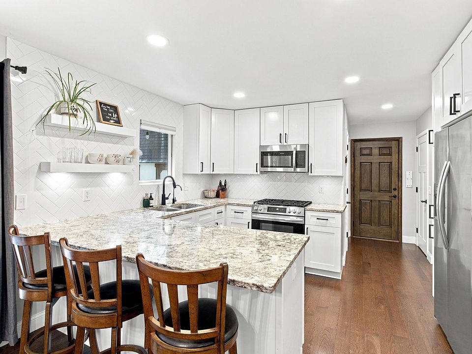 1st image of 10217 Valley Forge Ln N