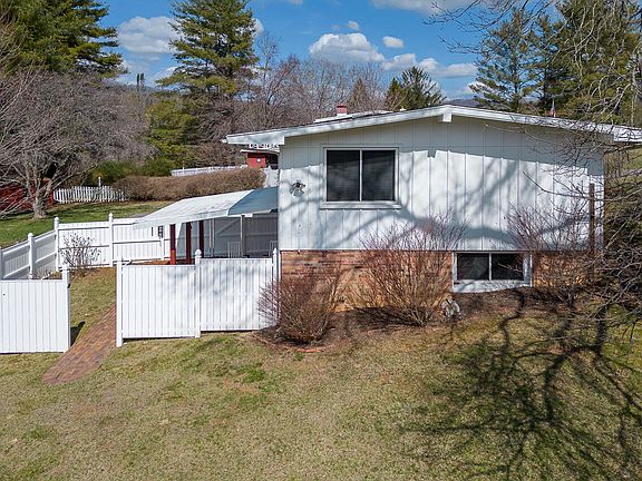 4th image of 100 Meadowview Dr